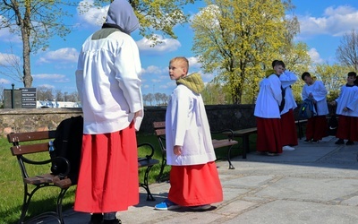 Ministranci przy ołtarzu i w życiu