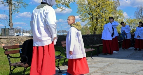 Ministranci przy ołtarzu i w życiu