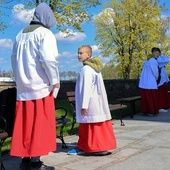 Ministranci przy ołtarzu i w życiu