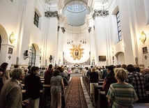 Ojcowie zapraszają również na nabożeństwa majowe, codziennie o 19.00.