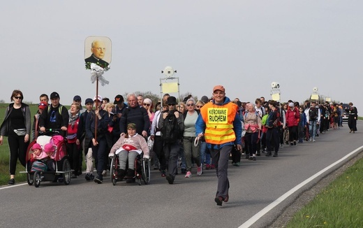 Pielgrzymi na trasie z Witkowic do Wieprza - 2022