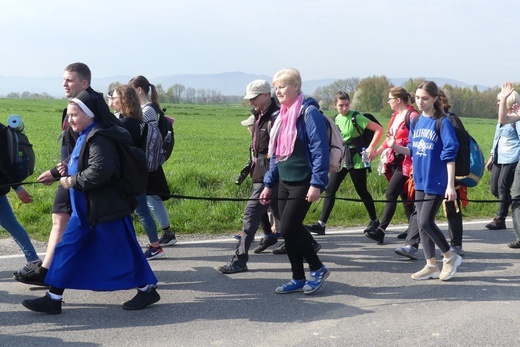 Pielgrzymi na trasie z Witkowic do Wieprza - 2022