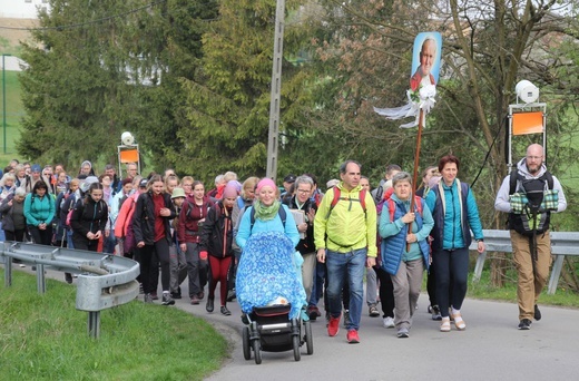 Pielgrzymi na trasie z Witkowic do Wieprza - 2022