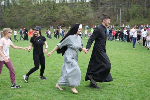 Odpoczynek i tańce na boisku w Wysokiej - 2022