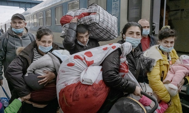 Mieszkańcy Makarowa i Borodzianki wracają do zrujnowanych miast, by usuwać ślady rosyjskiej okupacji
