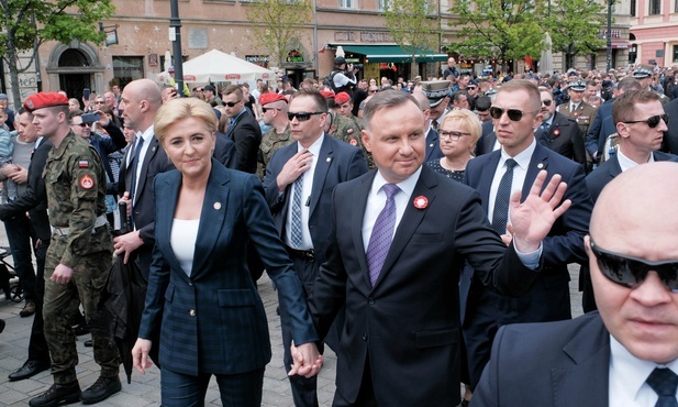 Prezydent: Na stole między Polakami i Ukraińcami często leżała broń, teraz został położony chleb 