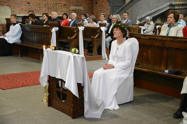 Konsekracja dziewicy w parafii katedralnej