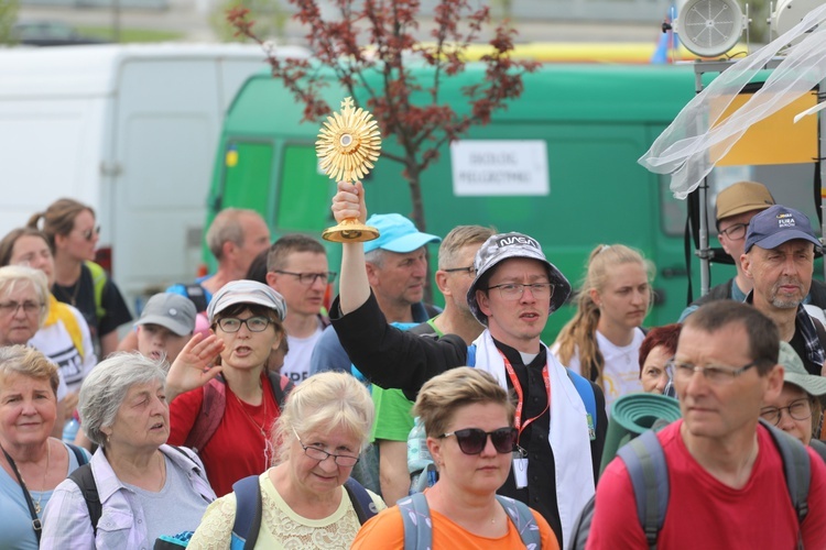 10. diecezjalna pielgrzymka dotarła z Hałcnowa do Łagiewnik - 2022