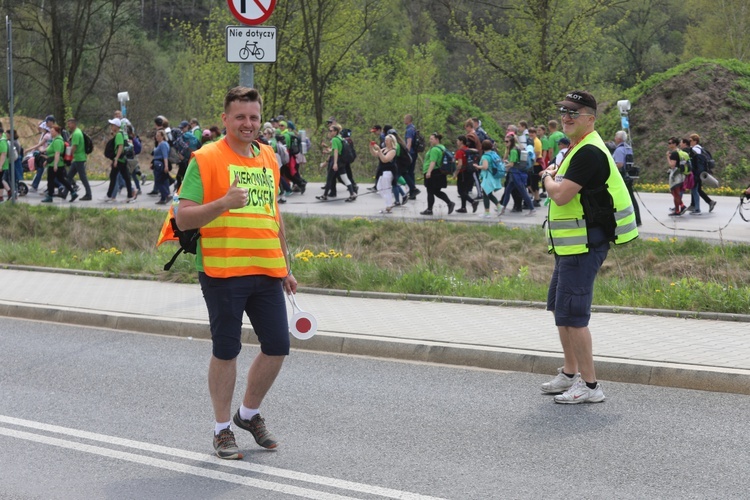 10. diecezjalna pielgrzymka dotarła z Hałcnowa do Łagiewnik - 2022