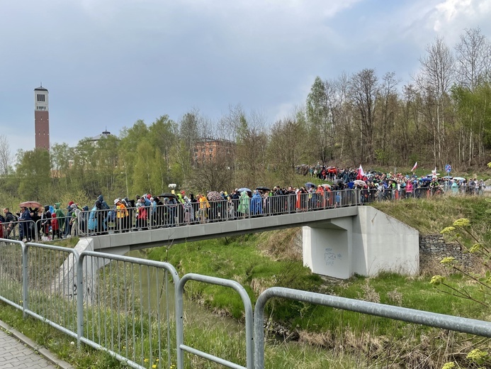 10. pielgrzymka łagiewnicka z Hałcnowa - w drodze z bazyliki św. Jana Pawła II do Jezusa Miłosiernego - 2022