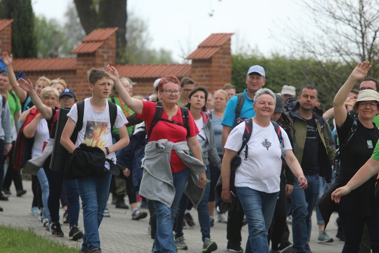 10. pielgrzymka łagiewnicka z Hałcnowa - w drodze z bazyliki św. Jana Pawła II do Jezusa Miłosiernego - 2022