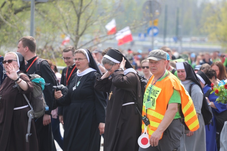 10. pielgrzymka łagiewnicka z Hałcnowa - w drodze z bazyliki św. Jana Pawła II do Jezusa Miłosiernego - 2022