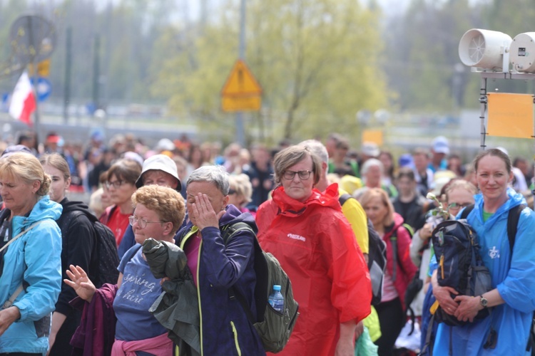 10. pielgrzymka łagiewnicka z Hałcnowa - w drodze z bazyliki św. Jana Pawła II do Jezusa Miłosiernego - 2022