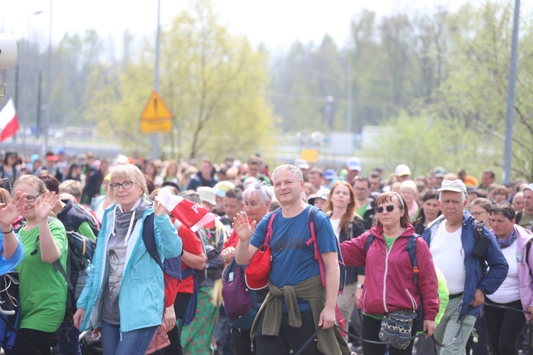 10. pielgrzymka łagiewnicka z Hałcnowa - w drodze z bazyliki św. Jana Pawła II do Jezusa Miłosiernego - 2022