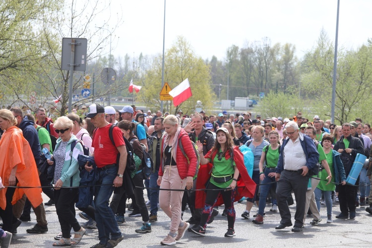 10. pielgrzymka łagiewnicka z Hałcnowa - w drodze z bazyliki św. Jana Pawła II do Jezusa Miłosiernego - 2022