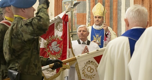 Bp Zieliński: U Jej boku uczmy się bardziej kochać ojczyznę 