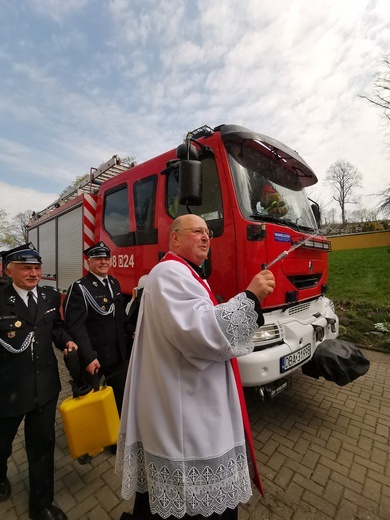 Witków Śląski. Mocne święcenie wozu