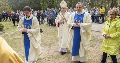 By kilometry zbliżały do czegoś i Kogoś 