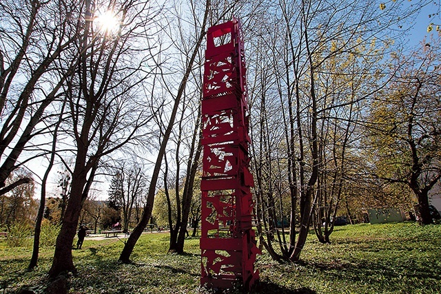 	Rzeźby łatwo dostrzec w różnych punktach miasta.