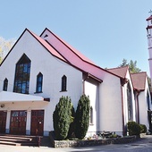 	Wieża jest dominującym akcentem architektonicznym budynku.