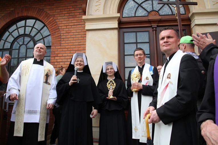 Pielgrzymi w Łagiewnikach! Na trasie od Centrum św. Jana Pawła II do sanktuarium Bożego Miłosierdzia - 2022