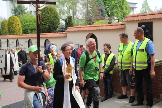 Pielgrzymi w Łagiewnikach! Na trasie od Centrum św. Jana Pawła II do sanktuarium Bożego Miłosierdzia - 2022