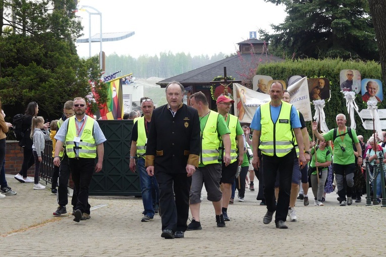 Pielgrzymi w Łagiewnikach! Na trasie od Centrum św. Jana Pawła II do sanktuarium Bożego Miłosierdzia - 2022