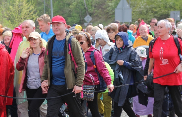 Pielgrzymi w Łagiewnikach! Na trasie od Centrum św. Jana Pawła II do sanktuarium Bożego Miłosierdzia - 2022