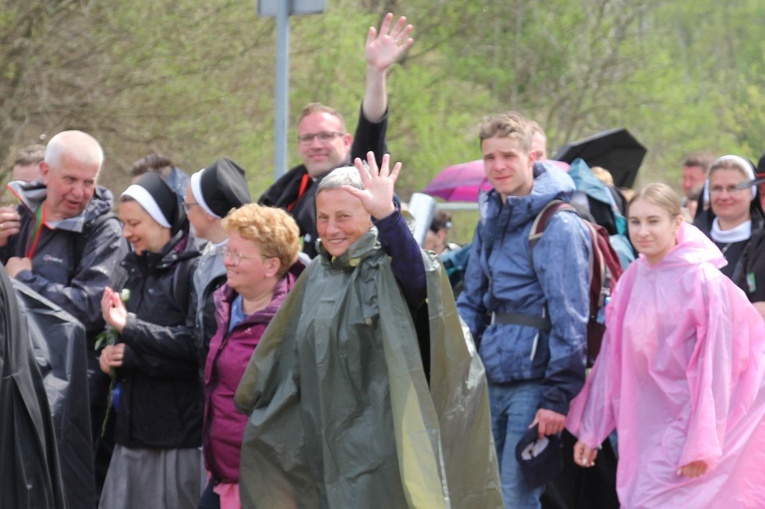 Pielgrzymi w Łagiewnikach! Na trasie od Centrum św. Jana Pawła II do sanktuarium Bożego Miłosierdzia - 2022