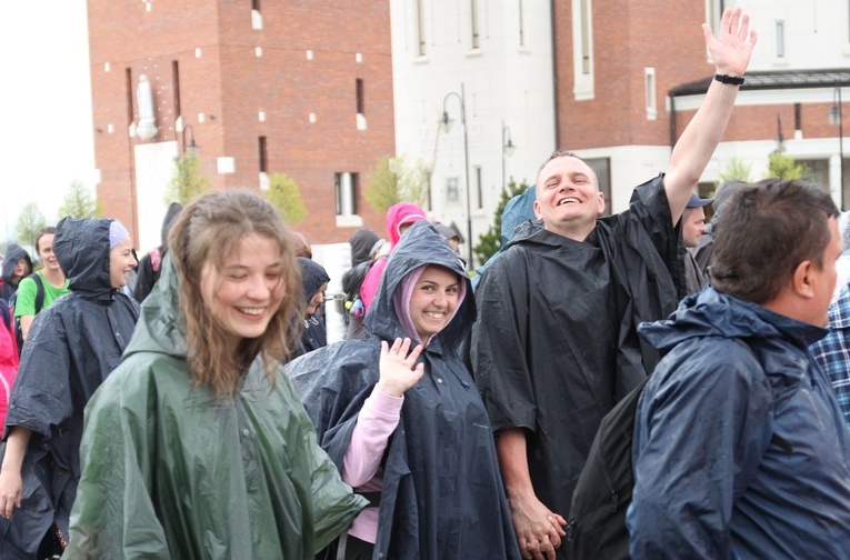 Pielgrzymi w Łagiewnikach! Na trasie od Centrum św. Jana Pawła II do sanktuarium Bożego Miłosierdzia - 2022