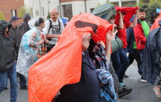 Pielgrzymi w Łagiewnikach! Na trasie od Centrum św. Jana Pawła II do sanktuarium Bożego Miłosierdzia - 2022