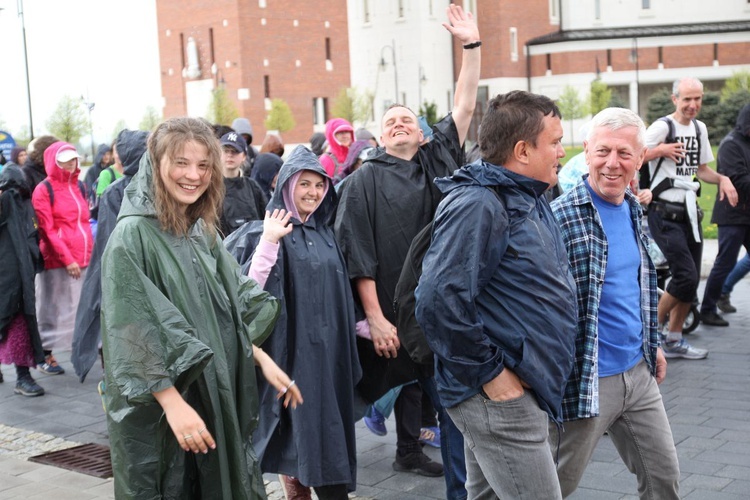 Pielgrzymi w Łagiewnikach! Na trasie od Centrum św. Jana Pawła II do sanktuarium Bożego Miłosierdzia - 2022