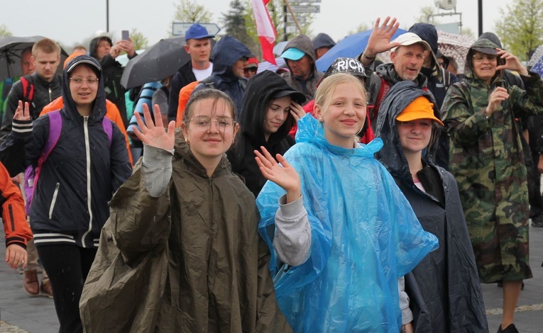 Pielgrzymi w Łagiewnikach! Na trasie od Centrum św. Jana Pawła II do sanktuarium Bożego Miłosierdzia - 2022