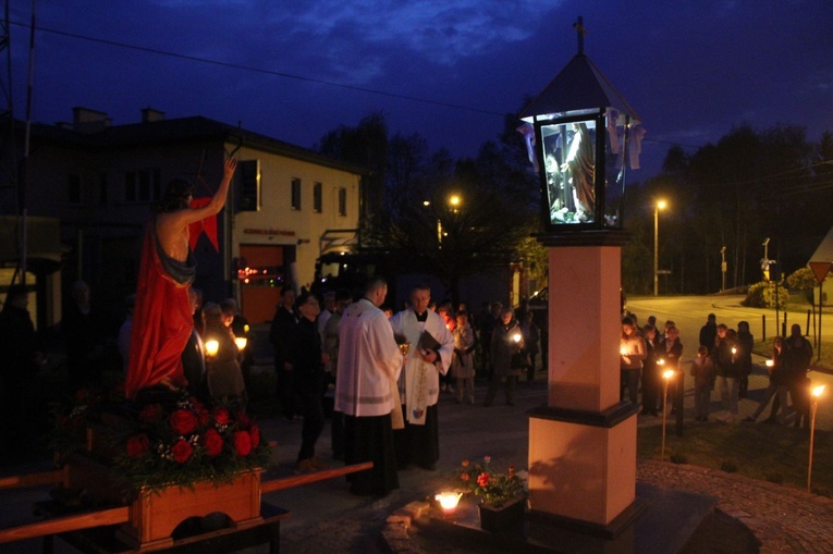 Koszyce Małe. Droga Światła i poświęcenie kapliczki