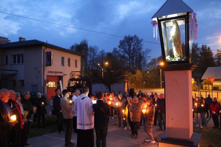 Koszyce Małe. Droga Światła i poświęcenie kapliczki