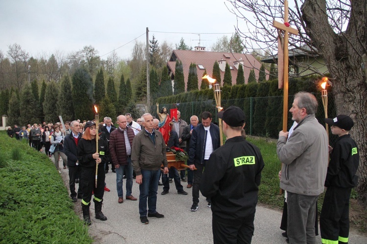 Koszyce Małe. Droga Światła i poświęcenie kapliczki
