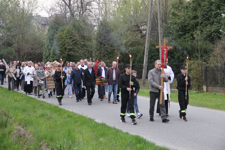 Koszyce Małe. Droga Światła i poświęcenie kapliczki