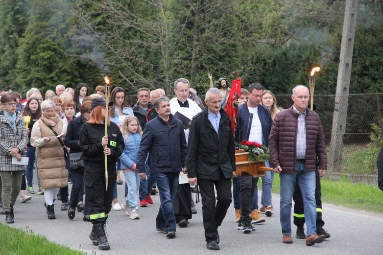 Koszyce Małe. Droga Światła i poświęcenie kapliczki