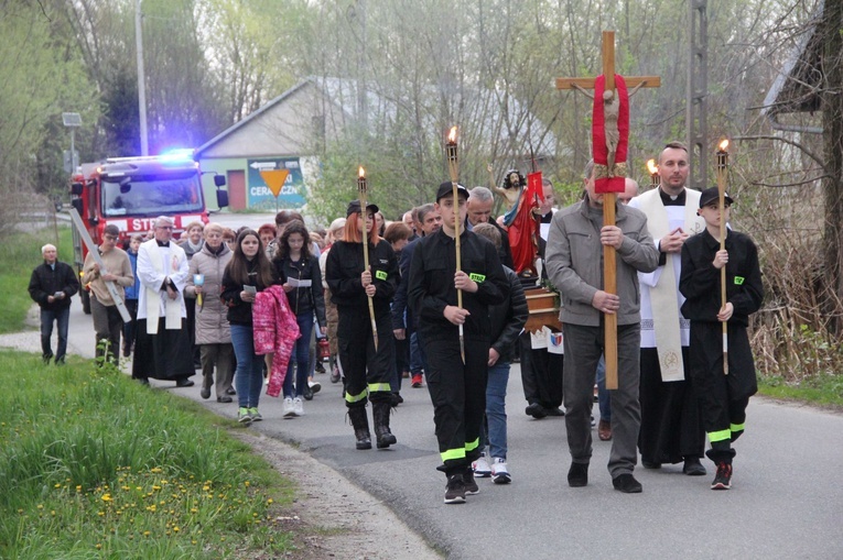 Koszyce Małe. Droga Światła i poświęcenie kapliczki