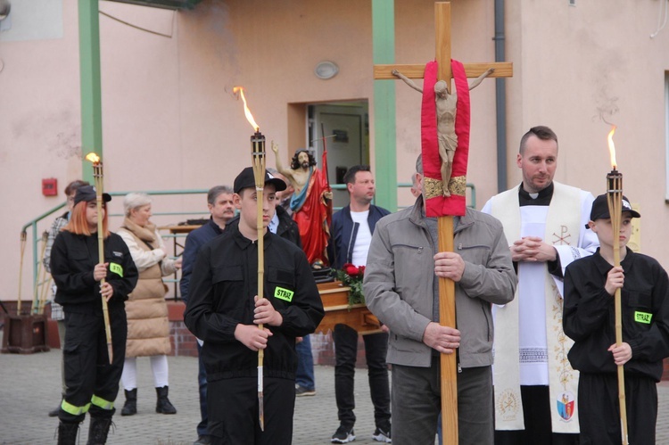 Koszyce Małe. Droga Światła i poświęcenie kapliczki