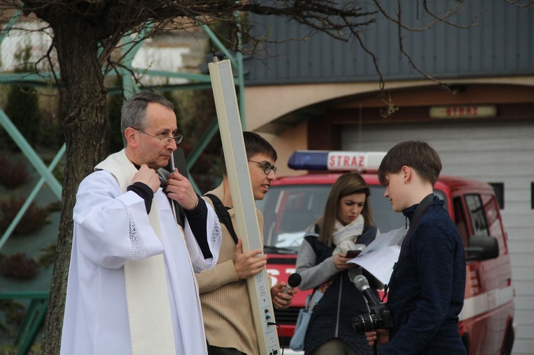 Koszyce Małe. Droga Światła i poświęcenie kapliczki