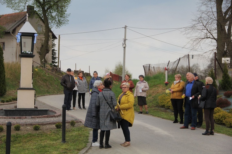 Koszyce Małe. Droga Światła i poświęcenie kapliczki