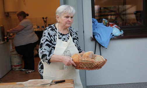 Gościna przygotowana przez parafian dla pielgrzymów w Witkowicach.