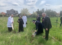 Służebniczki dębickie rozpoczynają budowę nowego domu w Żabnie