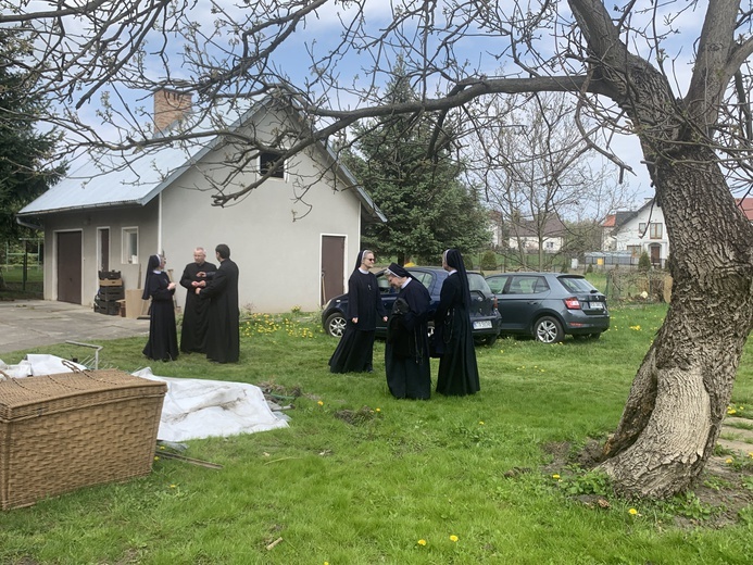 Żabno. Poświęcenie placu budowy nowego domu sióstr służebniczek