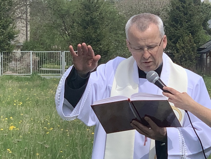 Żabno. Poświęcenie placu budowy nowego domu sióstr służebniczek