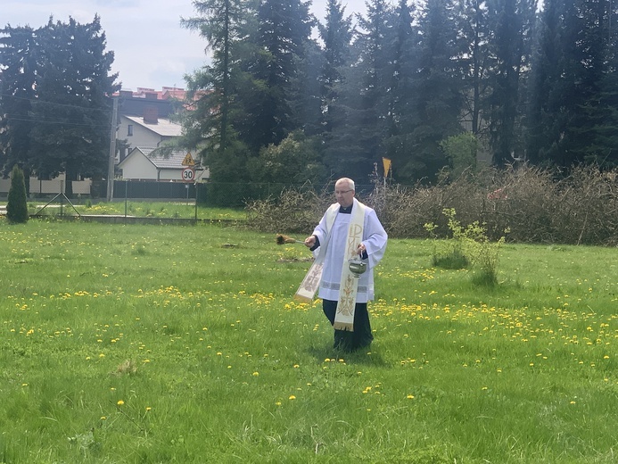 Żabno. Poświęcenie placu budowy nowego domu sióstr służebniczek