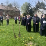 Żabno. Poświęcenie placu budowy nowego domu sióstr służebniczek