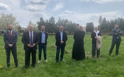 Żabno. Poświęcenie placu budowy nowego domu sióstr służebniczek