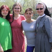 Siostra Klara oraz Hanka i Amalia z Czech oraz Monika ze Słowacji.